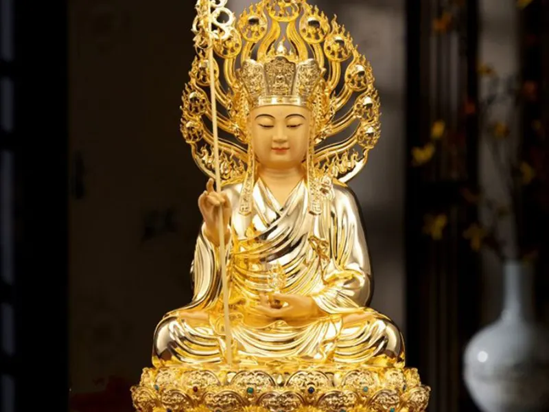 Características de fundición de las estatuas de deidades budistas.